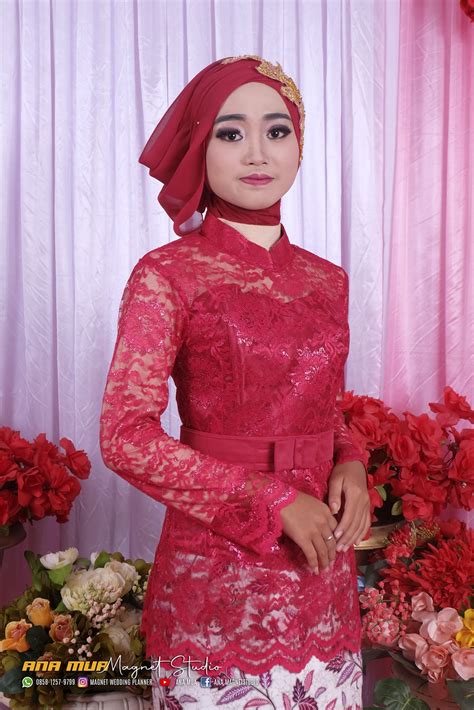 kebaya merah hijab